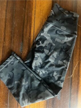 ZYIA Black & Gray Camo Women's activewear Leggings